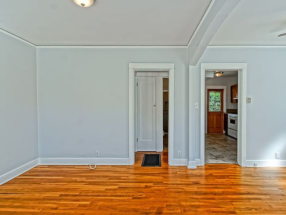5th image of 518 S Catalina Ave #B