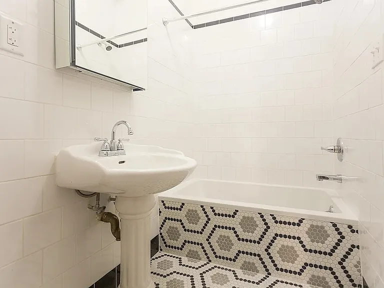 66-67 Forest Ave #2 — Photo 17