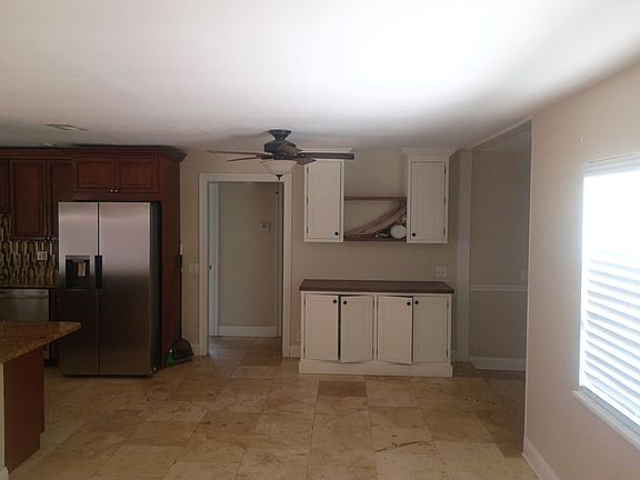 2nd image of 920 S Heron Cir