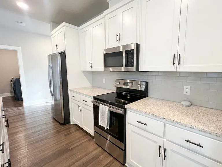 2053 Stillwell St — Photo 4