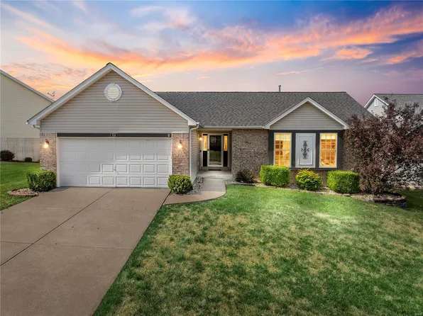 318 Crystal Trail Ct, Wentzville, MO 63385