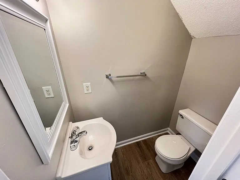 1410B Cherrycrest Dr #B — Photo 8