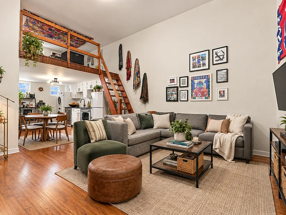 716 South St #2R