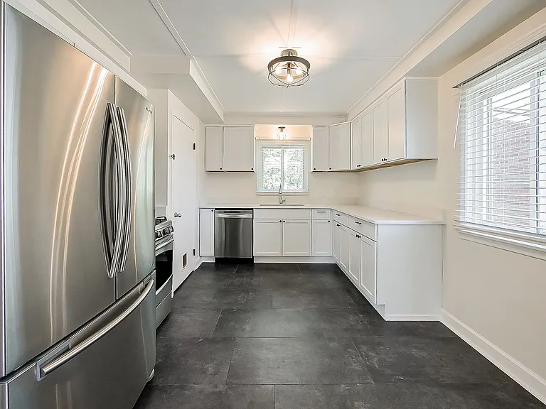 8701 Brookville Rd — Photo 10
