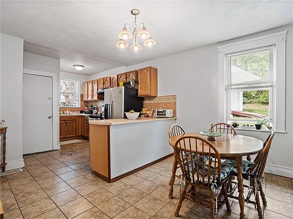 4th image of 5 Morgan Ave