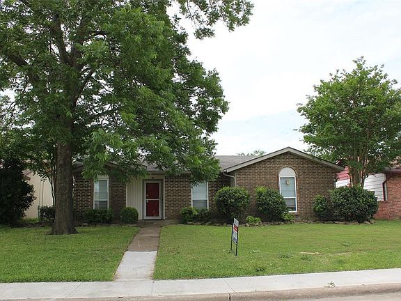 2nd image of 920 Roaming Road Dr