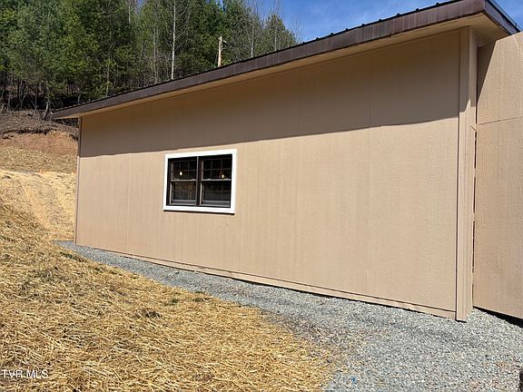 3rd image of 202 Greer Branch Rd