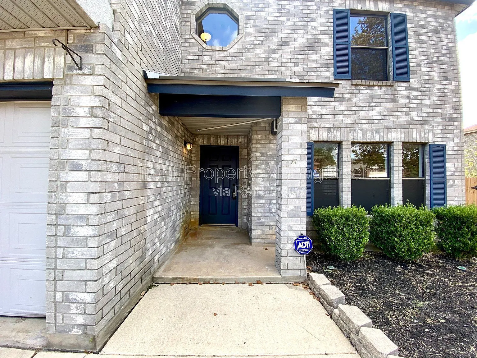 4 bed, 2.5 bath, 2855 sqft, $2,250 — Photo 3