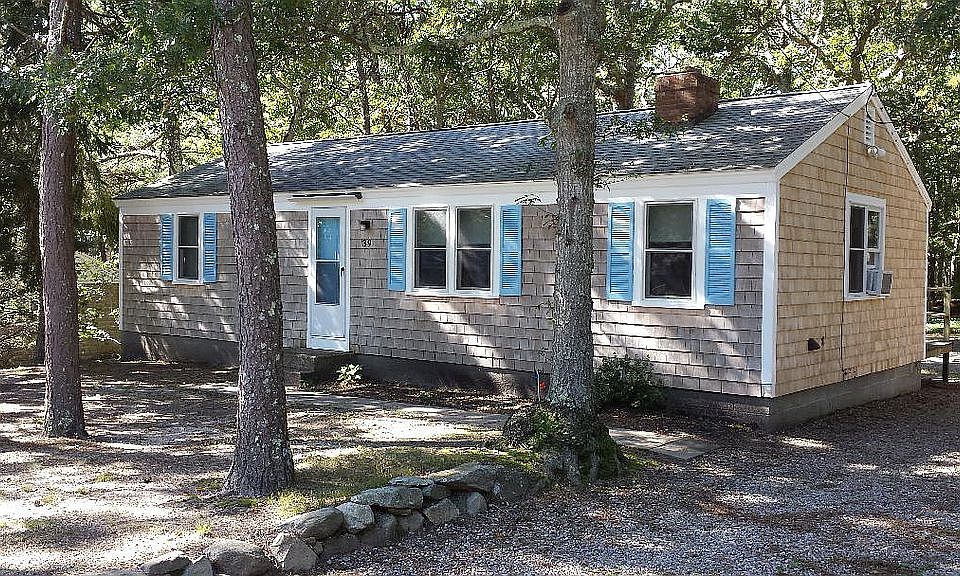 39 Alexander Dr, South Dennis, MA 02660