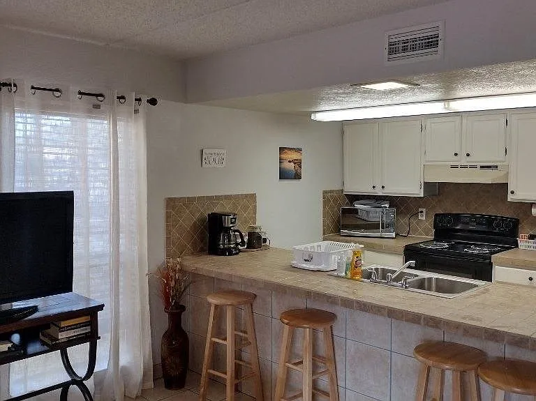 111 E Gardenia St #301 — Photo 6