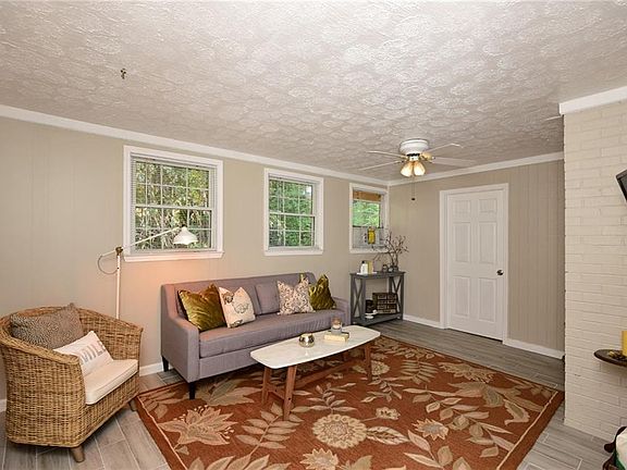 5th image of 926 Pinehill Dr SE