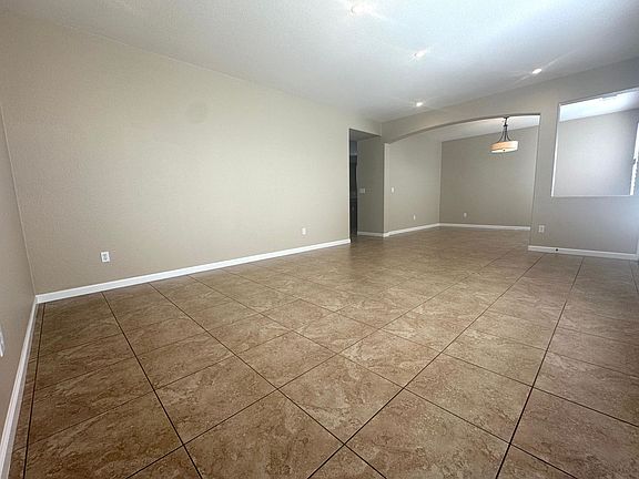 3rd image of 1886 Ventura Dr