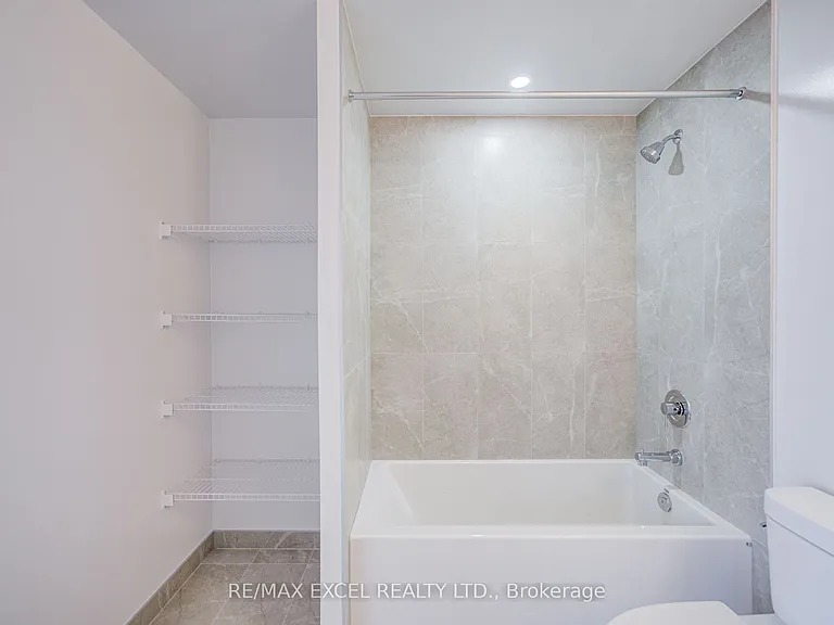 5858 Yonge St #1011 — Photo 32