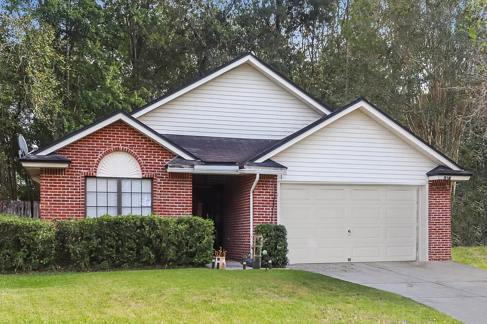 4 bed, 2.0 bath, 1718 sqft, $2,900 — Photo 1
