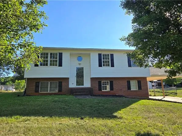 1053 Kentland Dr, King, NC 27021