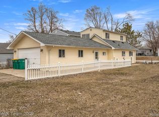 35657 Leland St, Brownstown, MI 48173