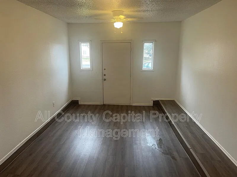 3 bed, 1.5 bath, 1312 sqft, $1,345 — Photo 2