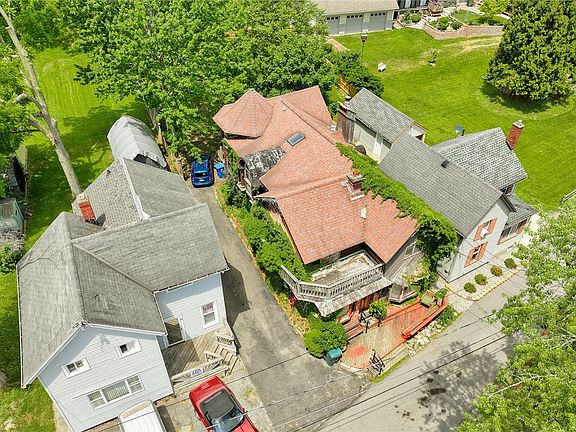 3rd image of 7 Lakeport St