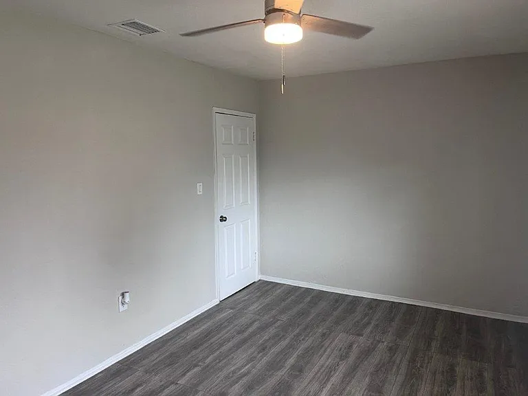 1040 Avondale Ave — Photo 6
