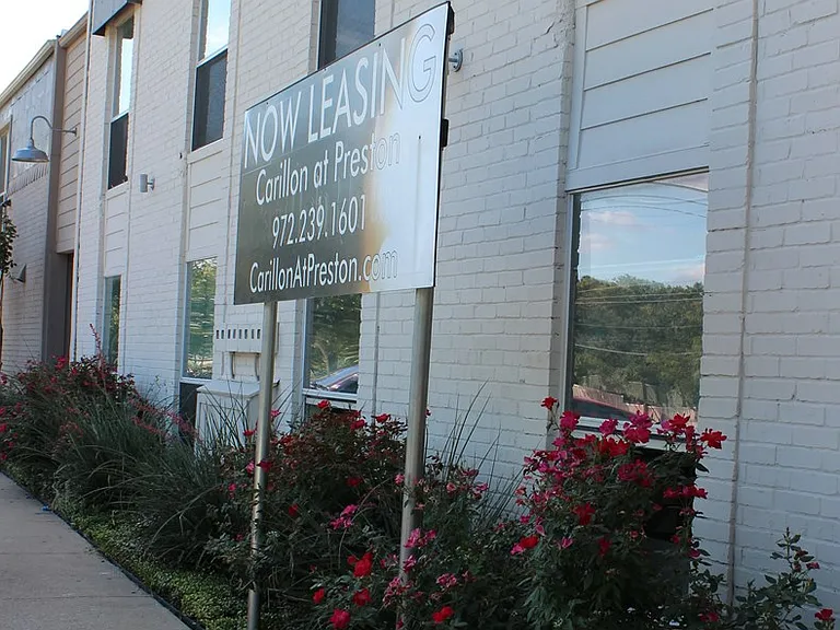 Carillon Apartments — Photo 2