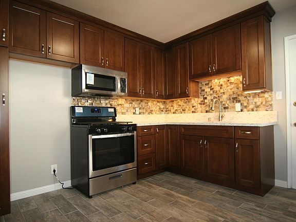 4th image of 18429 Grevillea Ave