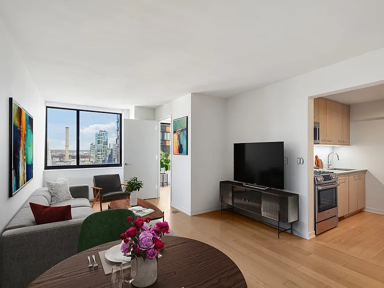 Columbus Cir #S33D — Photo 1