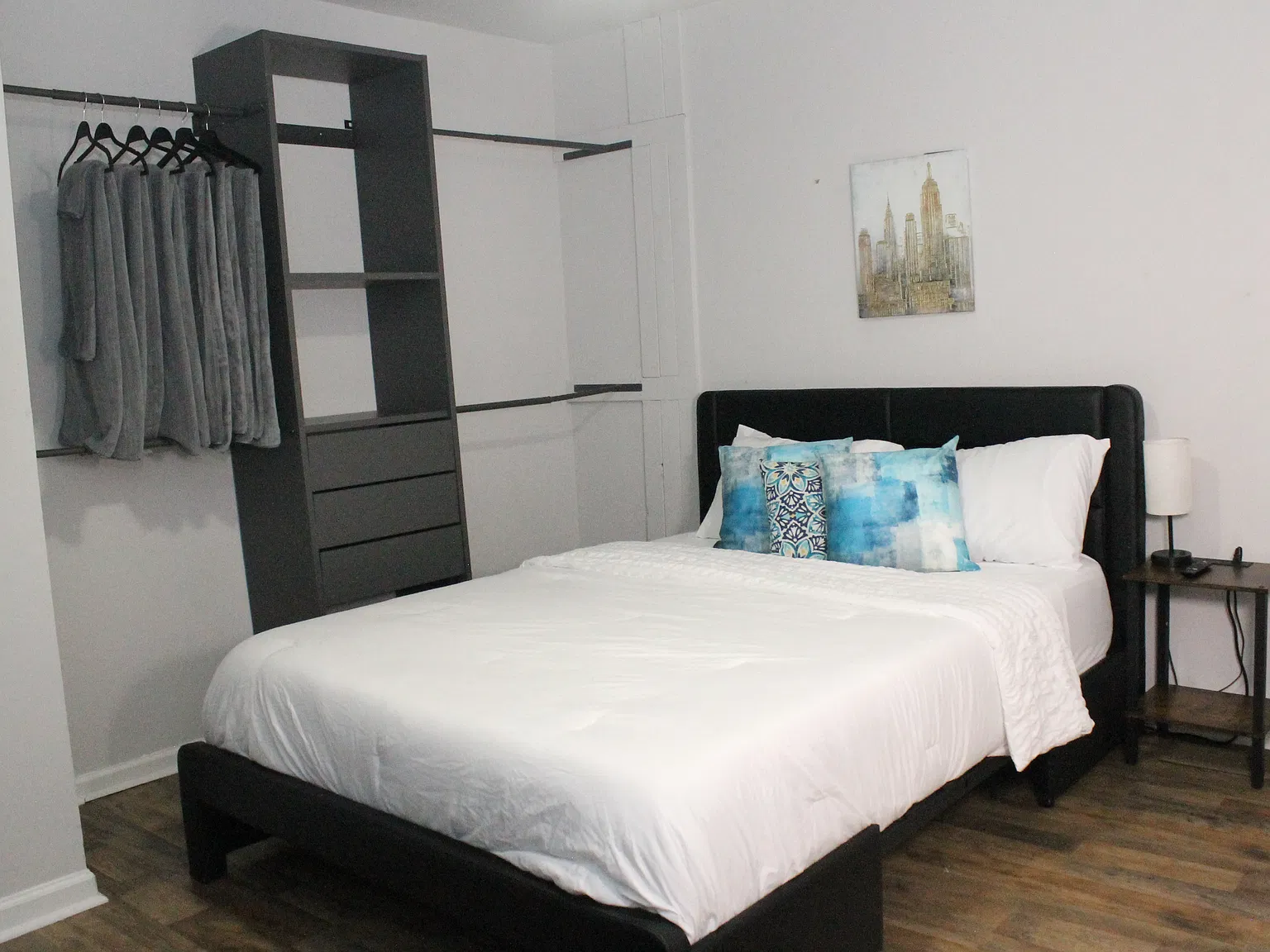 3 bed, 1250 sqft, $2,450 — Photo 4