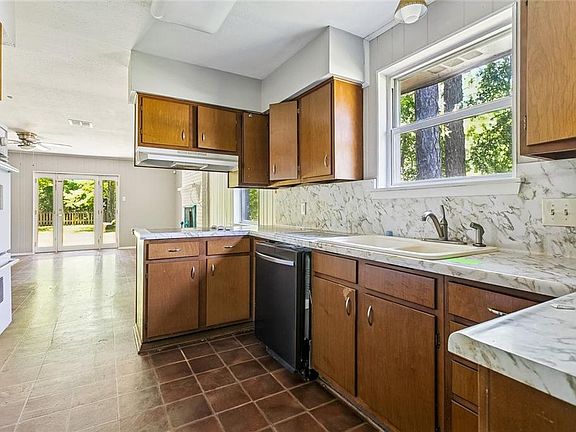 5th image of 113 W Pinewood Dr
