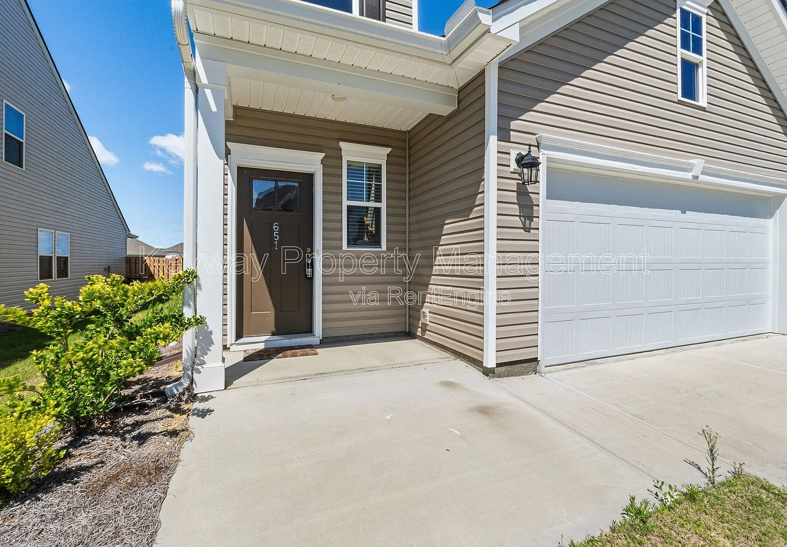 4 bed, 2.5 bath, 2046 sqft, $2,160 — Photo 2