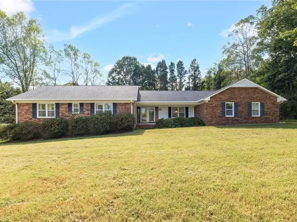 112 Macgregor Ln, Stoneville, NC 27048