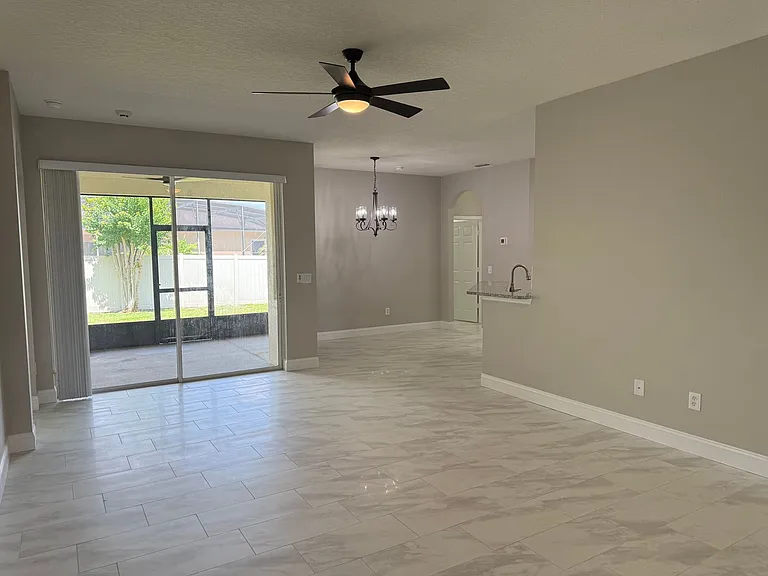 5370 Red Leaf Ct — Photo 9