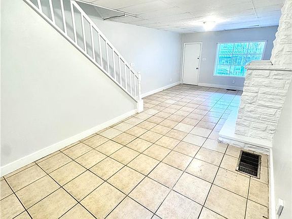 5th image of 389 W Gordon St