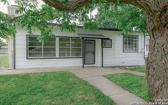 3rd image of 131 Golden Crown Dr