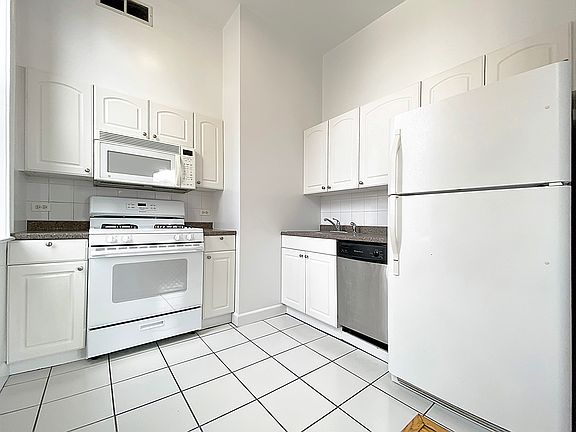 4th image of 1 Sheridan Sq APT 7D