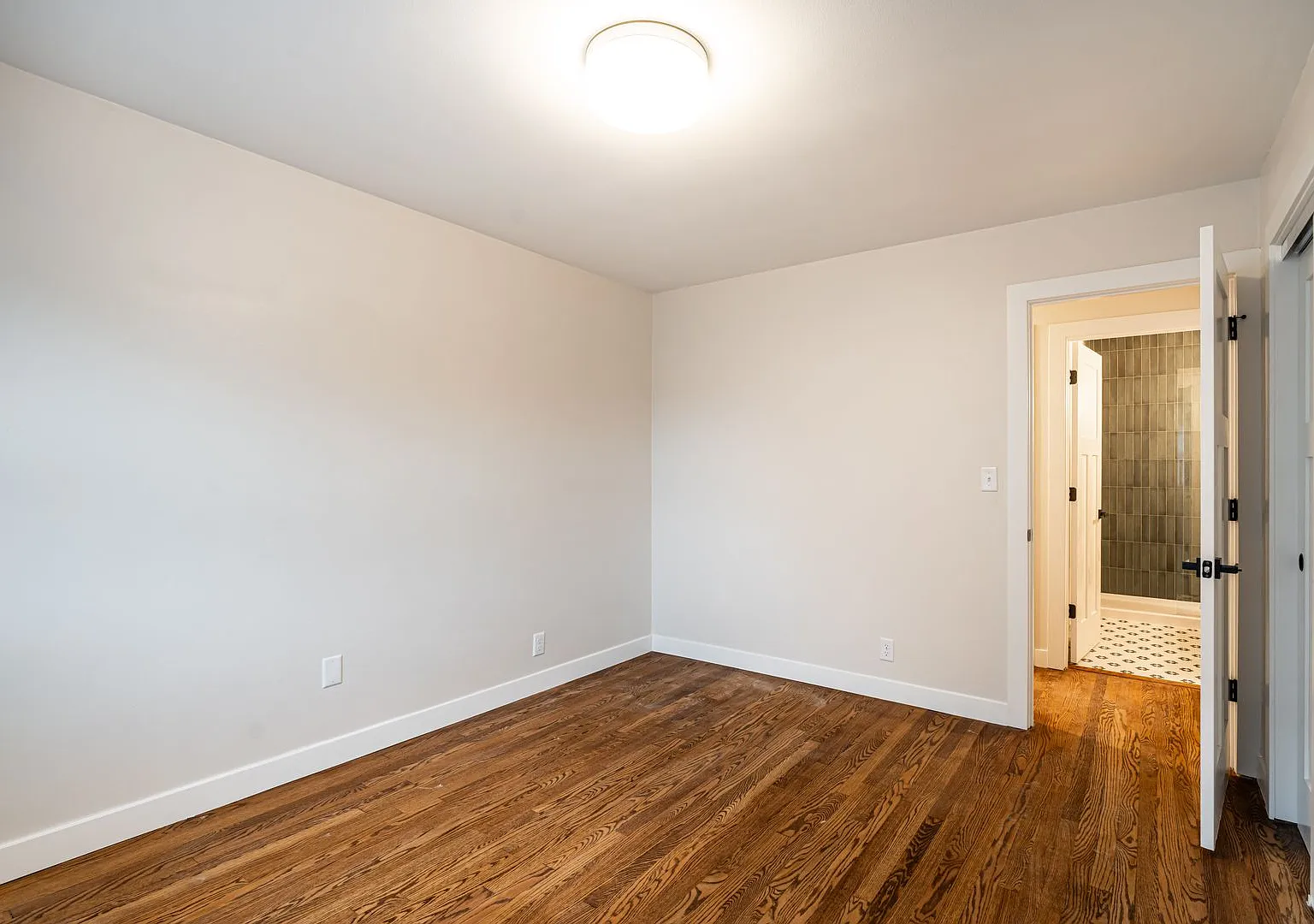 2600 E Kenwood Blvd — Photo 4