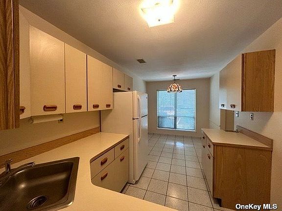 2nd image of 46 Stanford Ct