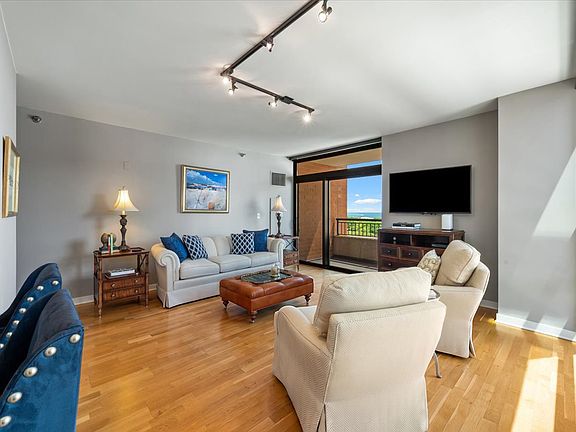3rd image of 1160 S Michigan Ave APT 1001