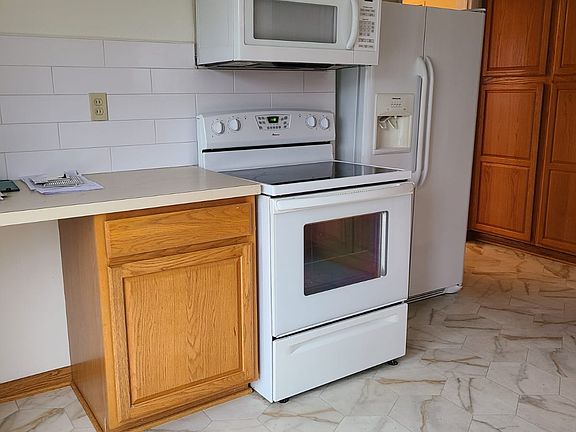5th image of 746 Portage Trl