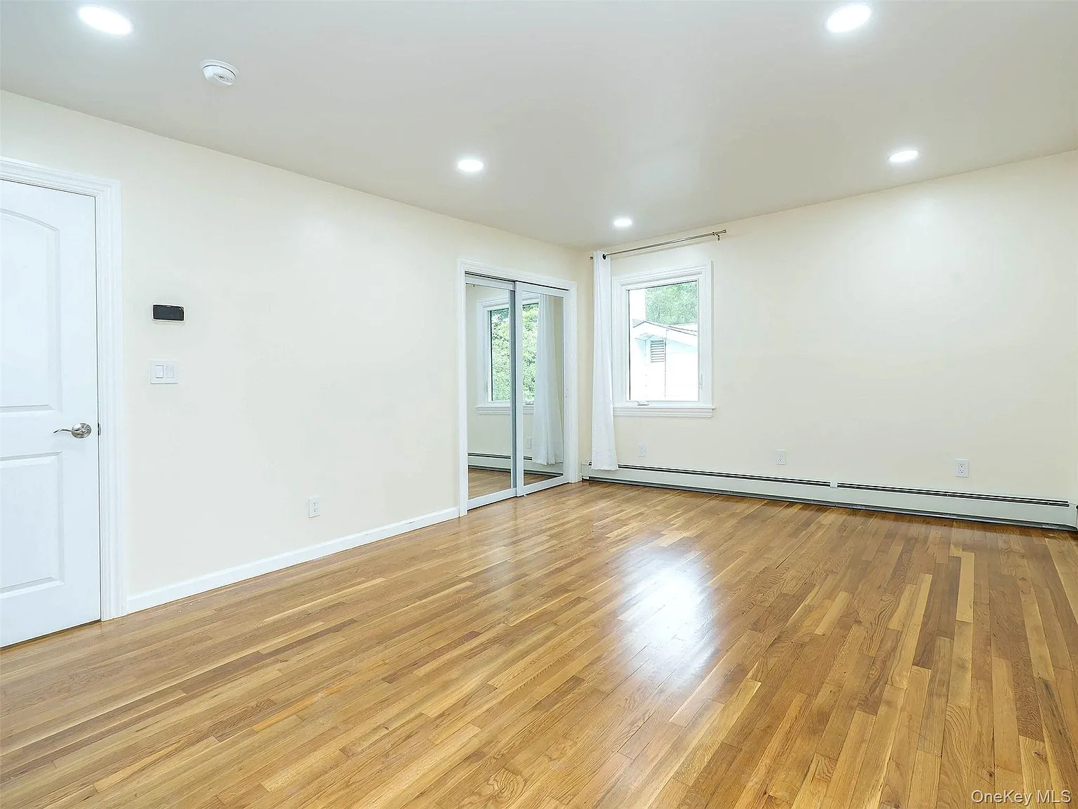 4 bed, 3.0 bath, 1833 sqft, $8,000 — Photo 4