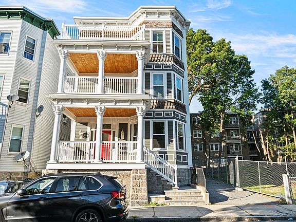 2nd image of 33 Hollander St
