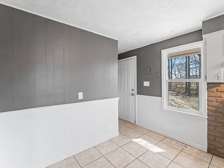 33085 W 82nd St — Photo 13