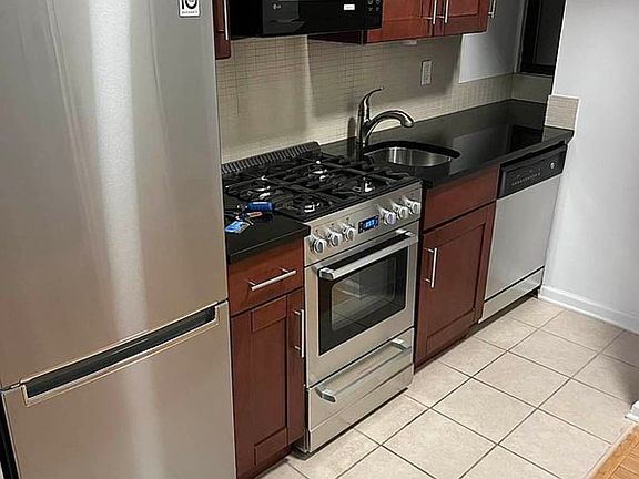 3rd image of 173 E 90th St APT 1A