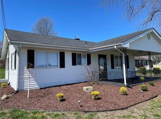 4 Lower Idlewild Dr, New Castle, PA 16101