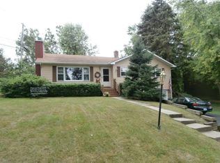 25211 W Entrance Dr, Lake Villa, IL