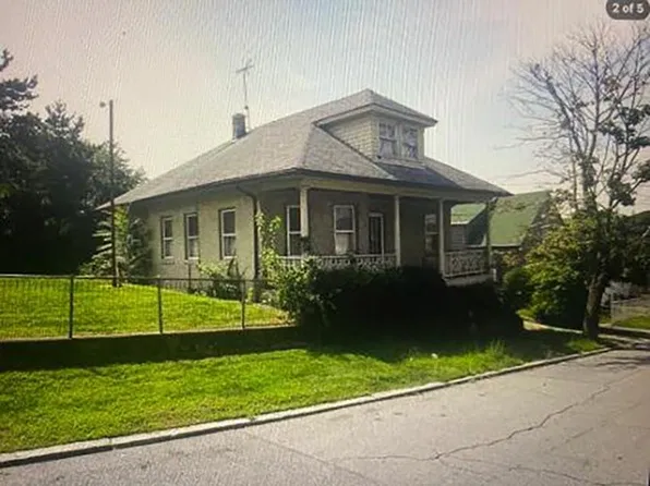 19 Maplewood Ave, Cranston, RI 02920