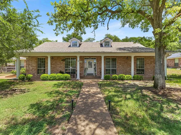105 Lost Oaks Dr, Waco, TX 76705