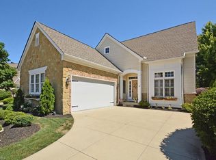 4 River Place Dr, Rocky River, OH 44116