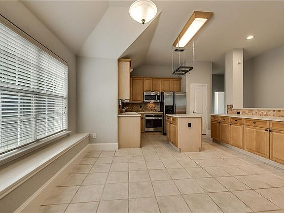 5th image of 9980 Buckingham Ln