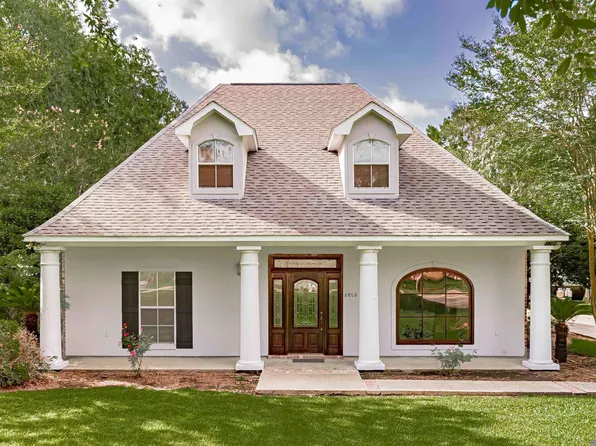 8868 Elton St, Livonia, LA 70755