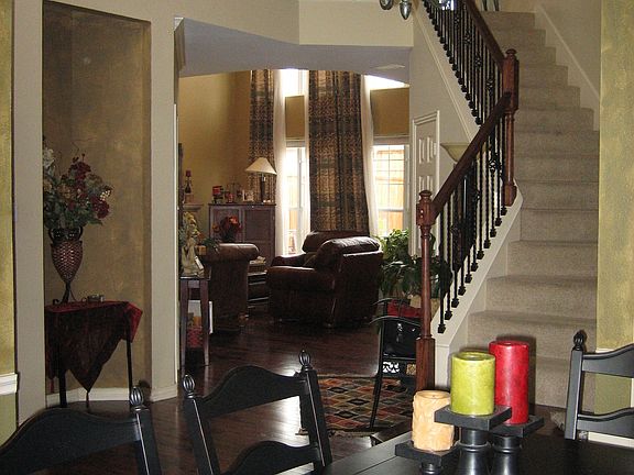 3rd image of 3548 Briargrove Ln